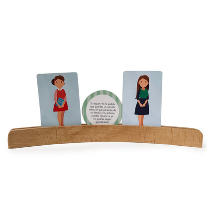 Base curva para tarjetas – Soporte de madera para sostener cartas y láminas